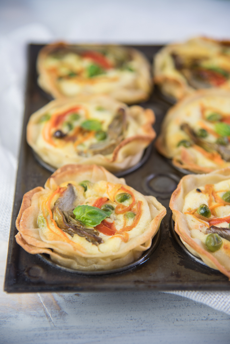 Tartellette con verdure primaverili e ricotta